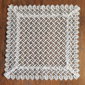 Gipiurowa serwetka 40x40 w kolorze białym