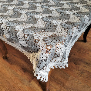 Gipiurowy obrus 110x160 w kremowo-szare liście