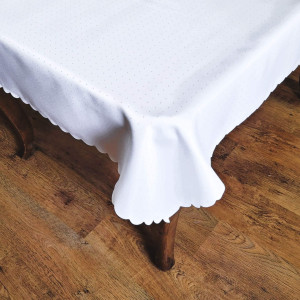 Obrus plamoodporny 110x155 w kolorze białym w kropki