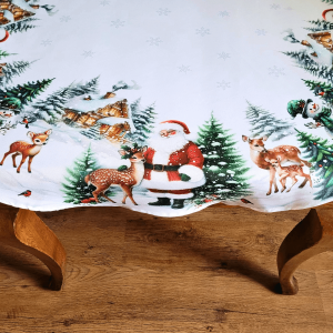 Obrus świąteczny 150x250 chatka Świętego Mikołaja