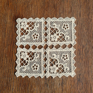 Gipiurowa serwetka 15x15 w kolorze beżowym