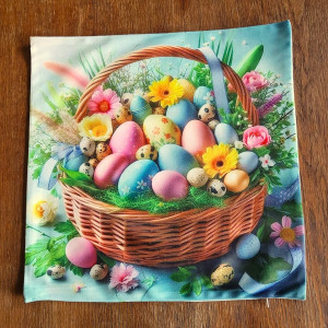 Wielkanocna poszewka dekoracyjna Wielkanocny kosz z pisankami