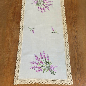 Bieżnik 60x120 w kolorze beżowym z wyhaftowaną lawendą