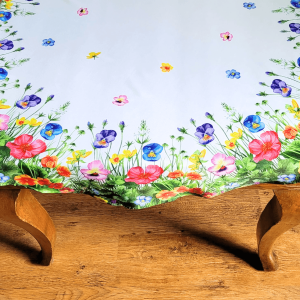 Obrus o średnicy 150 cm bratki