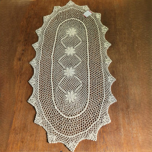 Bieżnik owalny szydełkowy 60x120 w kolorze beżowym „Klara"