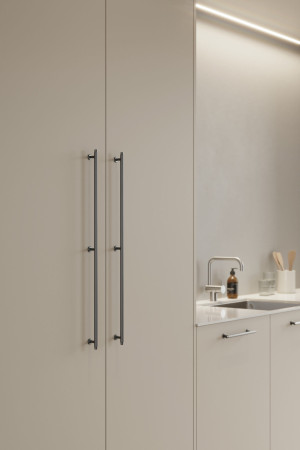 Długi uchwyt meblowy VILLA LONG, 690 mm, antracyt (gun metal)