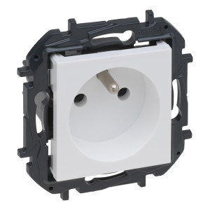 NILOE STEP Gniazdo pojedyncze z uziemieniem 16A 250V moduł, zaciski śrubowe, białe; 863130B LEGRAND
