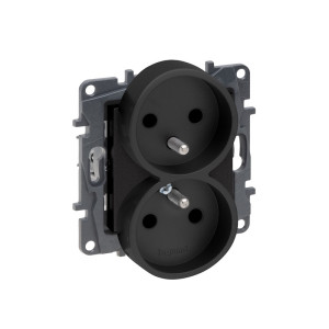 NILOE STEP Gniazdo podwójne z uziemieniem 16A 250V moduł, zaciski śrubowe, czarne; 863532 LEGRAND