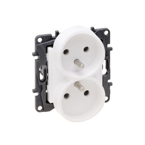 NILOE STEP Gniazdo podwójne z uziemieniem 16A 250V moduł, zaciski śrubowe, biały; 863132 LEGRAND