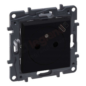 NILOE STEP Gniazdo pojedyncze z uziemieniem 16A 250V z przesłonami torów szybkozłączki plus gniazdo USB typu C umieszczone w plakietce, moduł, czarne; 863538 LEGRAND