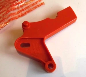 Dźwignia sterowania przepustnicą, cyngiel gazu do nożyc spalinowych Stihl HS 45
