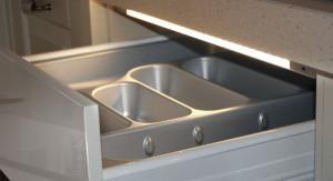 Oświetlenie meblowe POLARUS P 414mm (do szafki 45cm) oprawa led do szuflad ALUMINIUM 12VDC/4W biały NEUTRALNY z 2M kablem i wtyczką Mini. Design Light POLP-414-NU-01W