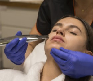 Karta podarunkowa na zabieg w Medica Spa Peeling Kawitacyjny z maską - twarz, szyja, dekolt