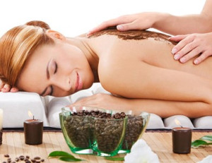 Prezent na Dzień Kobiet. Antycellulitowy Peeling ciała świeżo zmieloną kawą