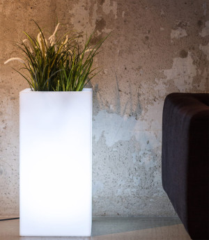  Wysoka donica podświetlana Monumo Tower Pot Light barwa
zimna H:70