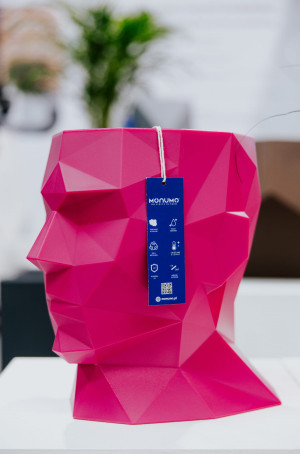  Nowoczesna donica Monumo głowa Adonis różowa telemagenta z
wewnętrzną półką H:40