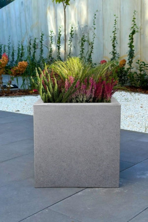 Donica kwadratowa na taras Pixel Pot 50 cm (50x50x50) w kolorze efekt kamienia | Monumo