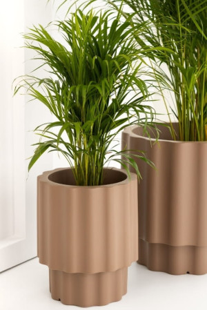 Donica ryflowana ogrodowa 45 cm mokka | Ribbo z półką | Monumo