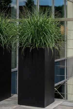  Wysoka kwadratowa donica Monumo Tower pot czarna pełna
pojemność H:70