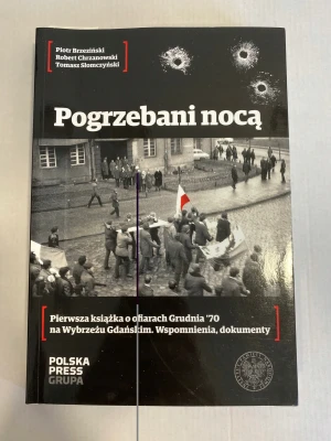 Tomasz Słomczyński - Pogrzebani nocą - Praca zbiorowa - książka
