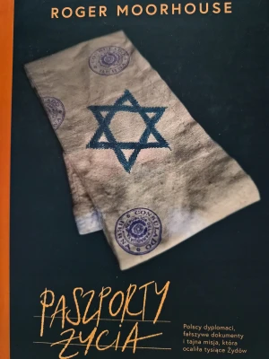 Paszporty życia. Polscy dyplomaci, fałszywe dok. - Moorhouse PASZPORTY ŻYCIA - książka