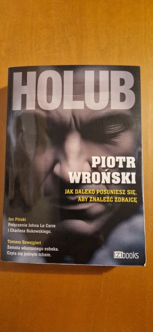 Holub. Jak daleko posuniesz się aby znaleźć zdrajcę? - Piotr Wroński - książka