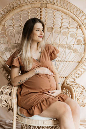 Koszula nocna ciążowa i do karmienia z falbankami Arica/ Karmel - Dolce Sonno