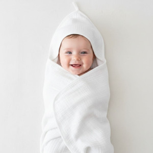 Muślinowe okrycie kąpielowe z kapturem 80x85 cm - Białe | Dolce Sonno