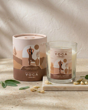 Sojowa Świeca Zapachowa Moonshine Yoga – Tranquil Woods 120g