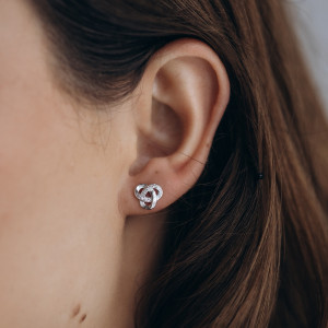 Kolczyki srebrne supeł z cyrkoniami