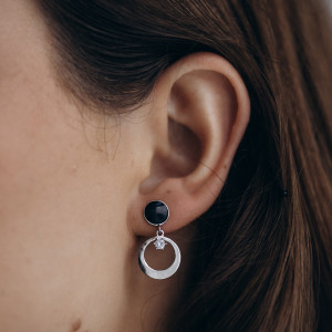Kolczyki srebrne koła z czarnym kamieniem
