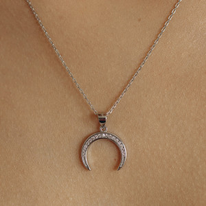 Naszyjnik srebrny półksiężyc z cyrkoniami