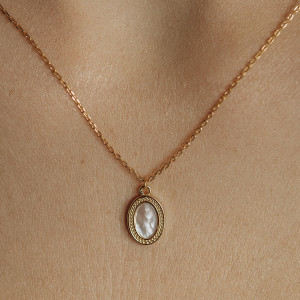 Naszyjnik pozłacany z owalną zawieszką