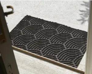 Wycieraczka pod drzwi brązowa 75 x 45 cm