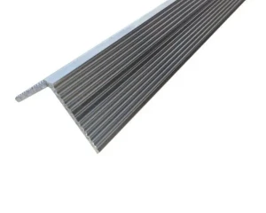 Narożnik na schody aluminiowy 200 cm 3x3 cm
