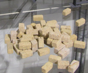 Hack Brücken H0 (1:87) 17450 - 150 Natur Sandsteine 17 x 8,5 x 8,5mm (gelb) z.B. zum Bau von Brückenpfeilern - Typ S17_150