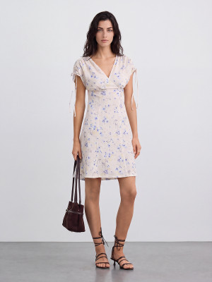 Mohito - Vestido mini con escote en V - crema - M
