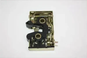 VW SCIROCCO I Zamek drzwi AUTOMEGA
