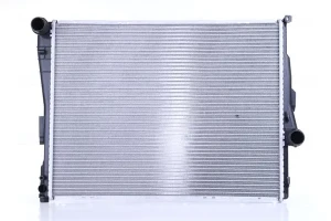 330 i, 318 i, 328 i, 316 i, 318 d, 325 i, 330 d, 323 i, 330 xi, 320 d, 325 xi, 320 i, 330 xd BMW 3 E46 Chłodnica wody NISSENS