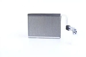 116 d, 120 d, 118 i, 116 i, 123 d, 130 i, 118 d, 120 i BMW 1 E87 Parownik klimatyzacji NISSENS