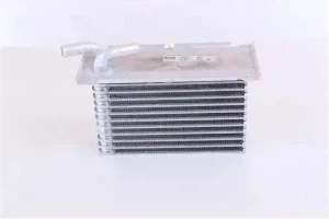 1.4 TSI VW EOS Chłodnica powietrza intercooler NISSENS
