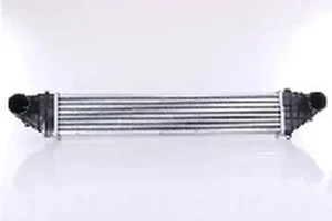 D3, D4, D5 VOLVO C30 Chłodnica powietrza intercooler NISSENS