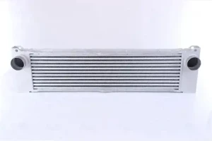 111 CDI, 115 CDI, 109 CDI MERCEDES-BENZ VITO W639 Chłodnica powietrza intercooler NISSENS