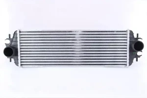 2.0 dCi, 1.9 dCi NISSAN PRIMASTAR Chłodnica powietrza intercooler NISSENS