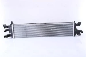 Chłodnica powietrza intercooler FORD GRAND C-MAX II NISSENS