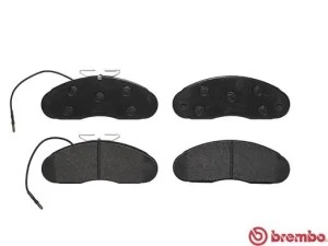 Klocki hamulcowe przód z czujnikiem NISSAN TRADE BREMBO