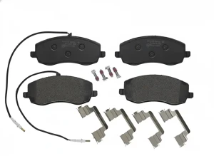 P 61 104 BREMBO Klocki hamulcowe przód z czujnikiem