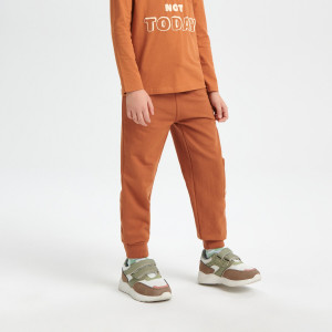 Sinsay - Spodnie dresowe jogger - Brązowy - chłopiec - 2717X-88X