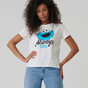 Sinsay - Koszulka z nadrukiem Ulica Sezamkowa - Kremowy - damski - 3563B-01X