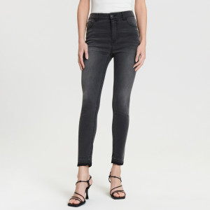 Sinsay - Jeansy skinny mid waist - Czarny - damski - 4461Z-99J